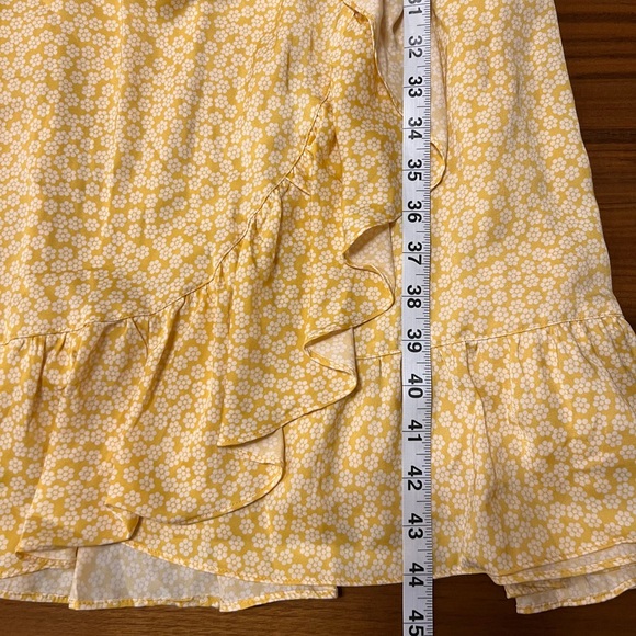 New without tags: Lauren Conrad yellow belted ruffle dress - Picture 6 of 6